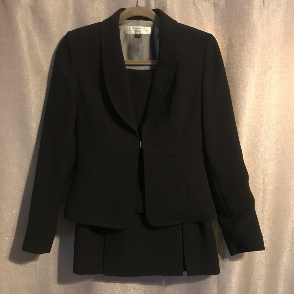 Tahari 3-piece suit